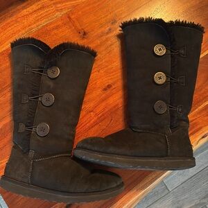 UGG Bailey Button Triplet -Black